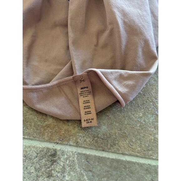 Skims Essential Long Sleeve Scoop Neck Bodysuit Size S/M Sienna - Picture 8 of 9